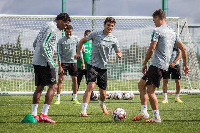 塔图姆25+10+9霍福德22+15 绿军4-1淘汰骑士