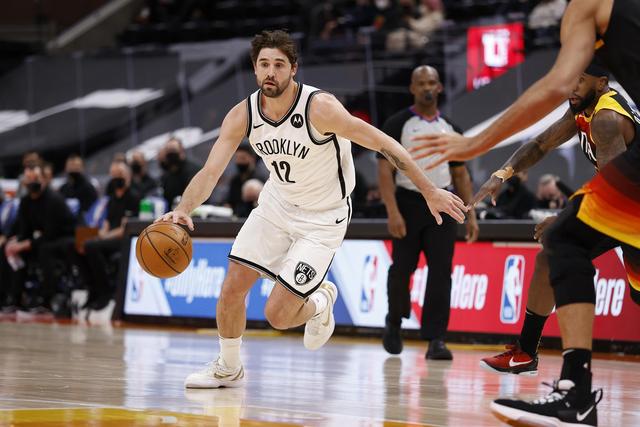 库里25+6+10克雷复苏26分 勇士大胜爵士5连胜